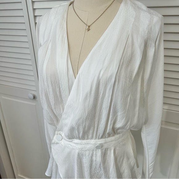 SOLD💗 Express White Satin Long Sleeve Faux Wrap Top Deep V-neck Ruffle Blouse - Picture 2 of 12